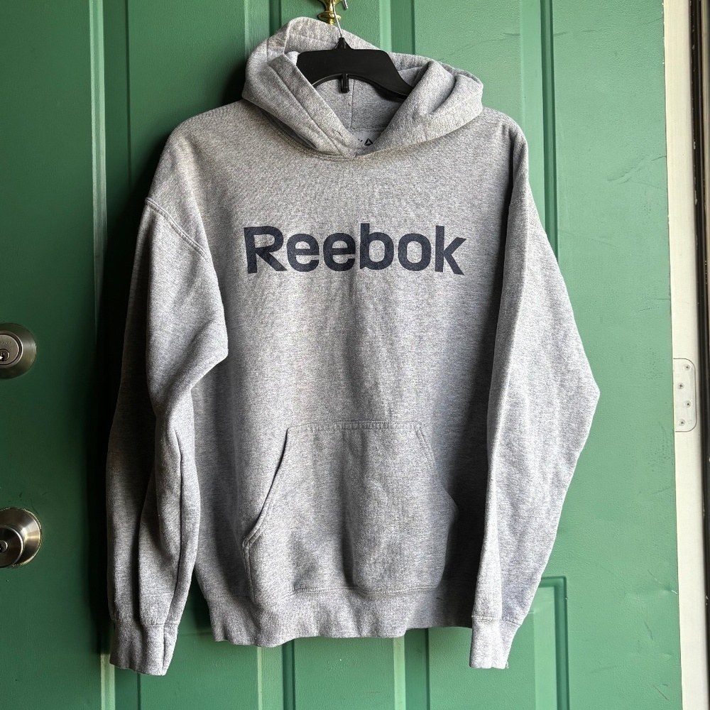 Reebok men’s medium hoodie *missing drawstring*